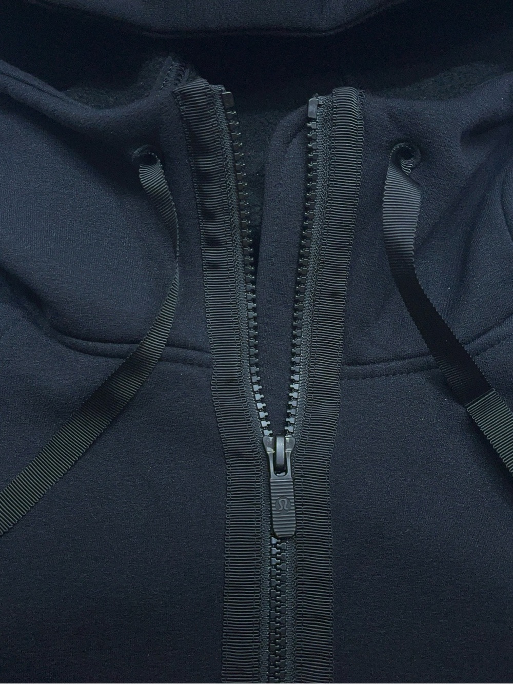 Lululemon Scuba Hoodie Womens Size 10 Pockets In Solid Black Full Zip Thumbholes - Picture 3 of 13